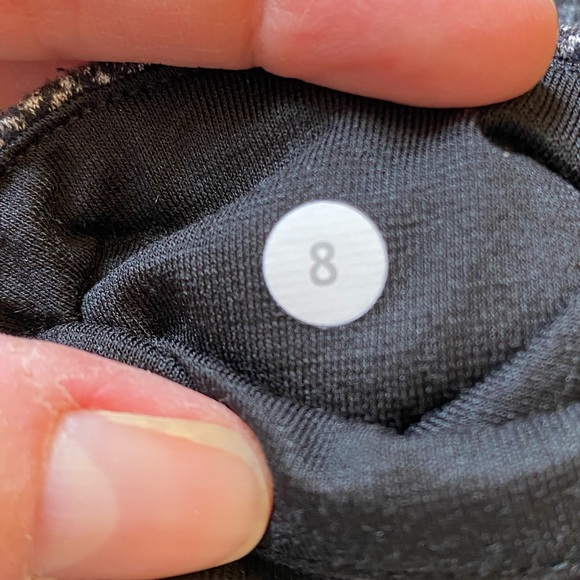 Lululemon wunderunder crops size 8 - Picture 6 of 6